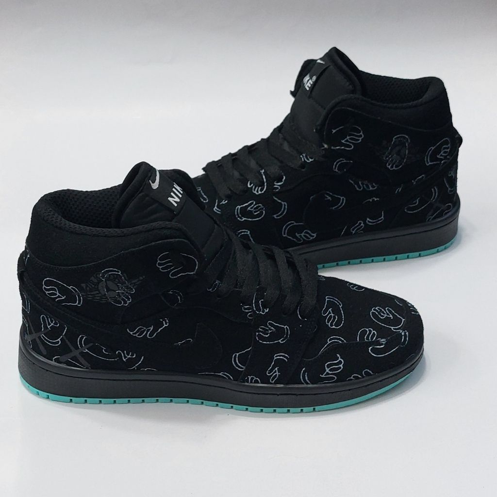 خرید انلاین کتونی نایک جردن 1 کاز Nike jordan kaws