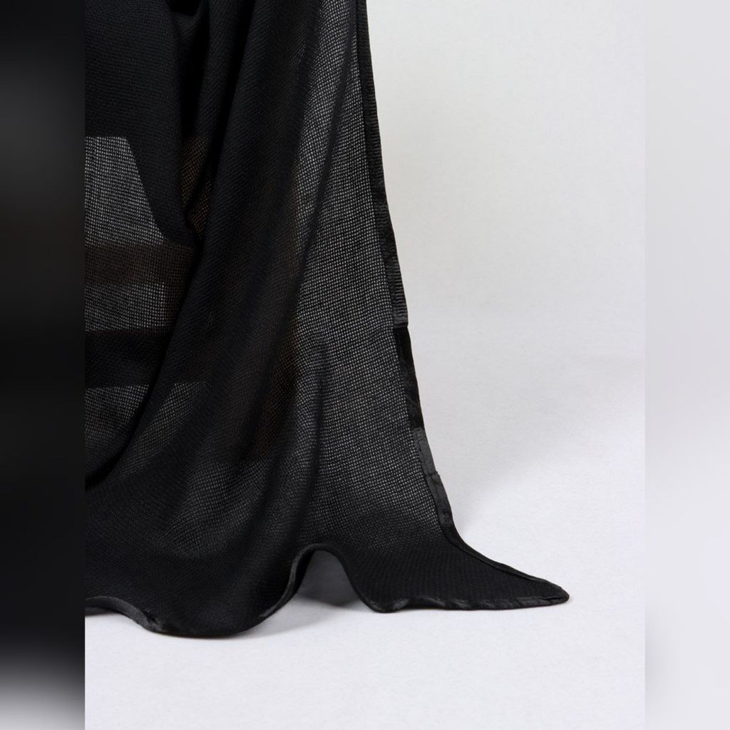 مشخصات شال مشکی ماهی حصیری