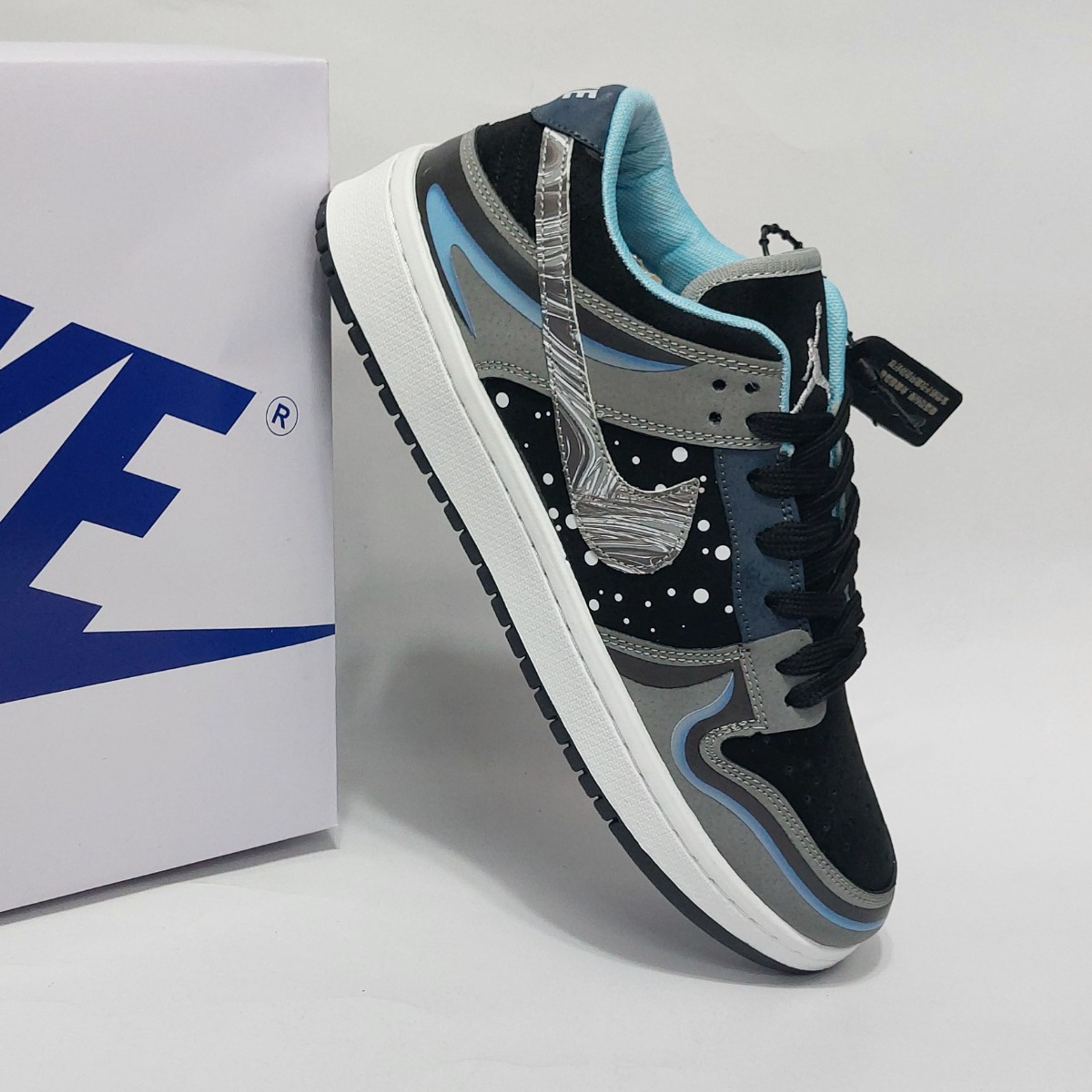 فروش اینترنتی کتونی نایک جردن کهکشانی Nike Jordan کیفیت بالا