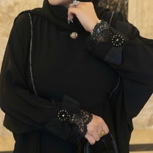 خرید اینترنتی مانتو عبایی طرح آستین پاپیون