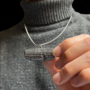 خرید اینترنتی گردنبند منشور کوروش