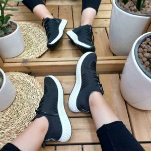 فروش اینترنتی کفش جورابی زنانه مدل وینیتو رنگ مشکی زیره سفید