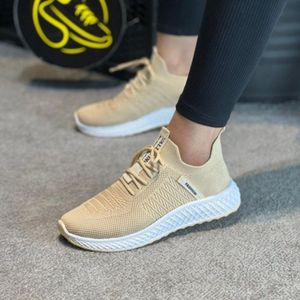 فروش اینترنتی کفش جورابی زنانه مدل وینیتو رنگ کرم