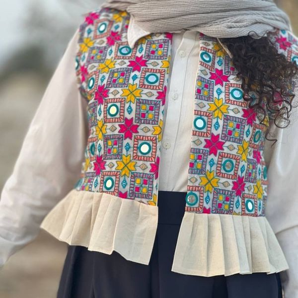 وست زنانه سوزن دوزی
