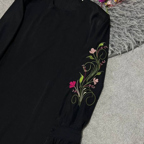 پیراهن گلدوزی شده