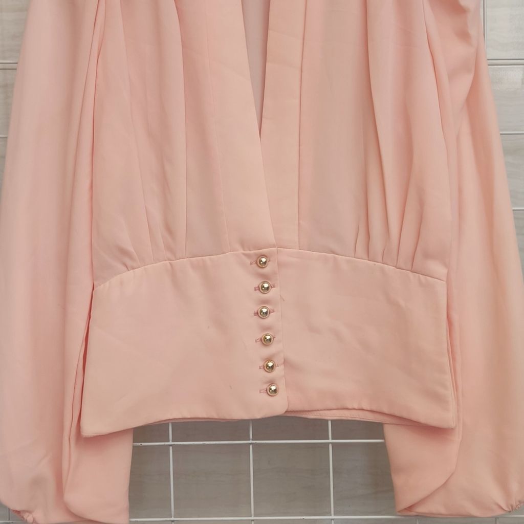 خرید انلاین شومیز یقه باز جلو پیله دار