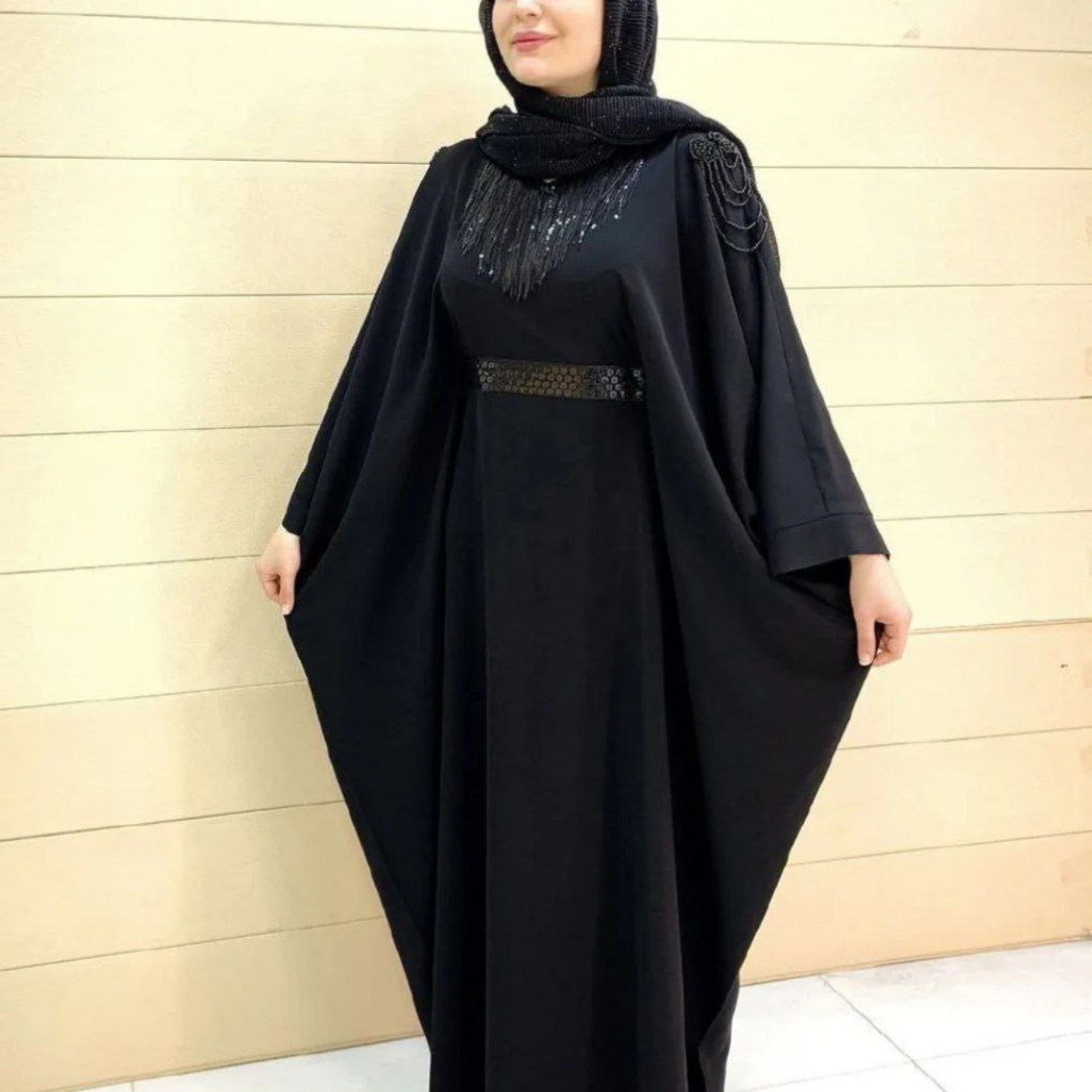 مشخصات مانتو عبایی مجلسی سر دوش مروارید