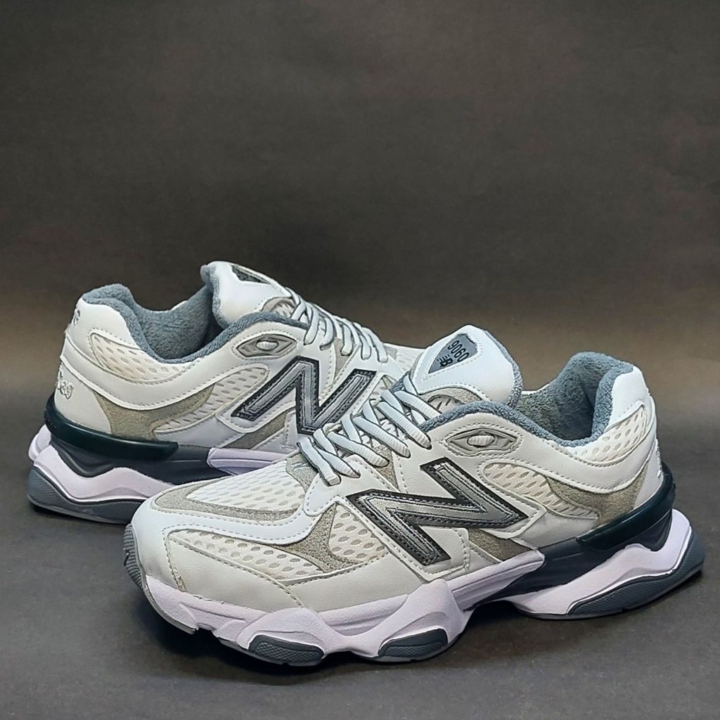 قیمت کتونی نیوبالانس 9060 سفید طوسی با کیفیت بالا new balance