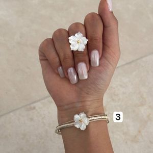 فروش اینترنتی دستبند گل صدف طبیعی هانا