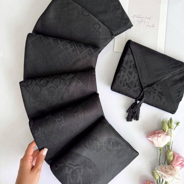 شال ژاکارد مشکی هانا