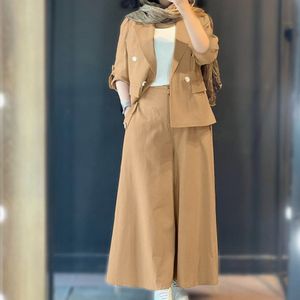 کت و دامن شلواری حنا