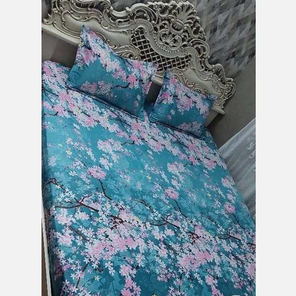 ملحفه دورکشدوزی شده تخت دونفره شکوفه ابی فیروزه ای