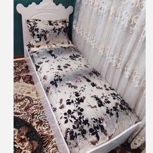فروش اینترنتی ملحفه دورکش گلدار زمینه کرم یک نفره