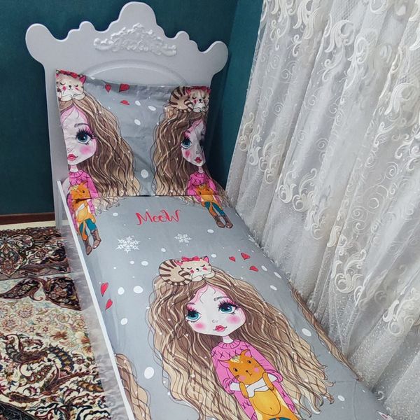 نیم ست روتختی یک نفره طرح دختر موفرفری طوسی