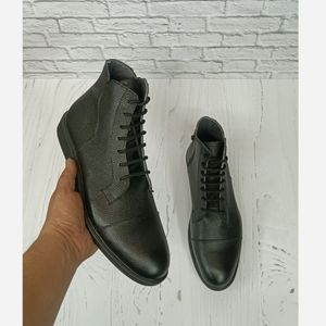قیمت نیم بوت مردانه اسپرت چرم طبیعی دست دوز مدل فیدل مشکی