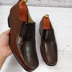 فروش اینترنتی کفش مردانه زیره چرم طبیعی گاومیش مدل مودنا لزار تک سایز