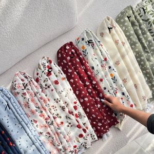 قیمت ارزان شال چاپی منگوله دار کد 1129