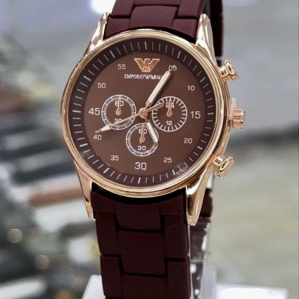 ست ساعت امپوریو آرمانی قهوه‌ای بند پیو ضد حساسیت | طراحی شیک و کلاسیک