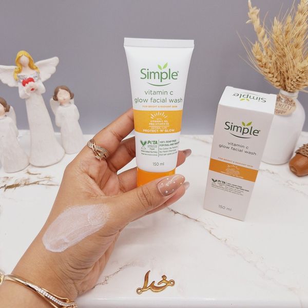 شوینده صورت ویتامین سی سیمپل حجم 150 میل Simple (های کپی درجه 1) اماراتی