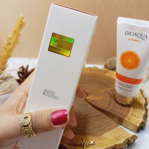 مشخصات فوم شستشو تیوپی 100 گرمی ویتامین سی بیوآکوا BIOAQUA
