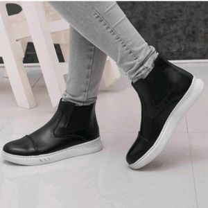 فروش اینترنتی نیم بوت مردانه مدل کشی اسپانیا رنگ مشکی زیره سفید