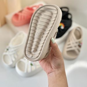 خرید انلاین صندل حصیری آوینا ( سایز 25 تا 30 ) پاد