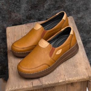 کفش زنانه مدل جیران کفی طبی و خارپاشنه رنگ عسلی