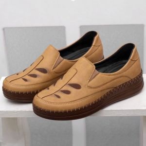 کفش زنانه مدل میترا کفی طبی و خارپاشنه رنگ کرم