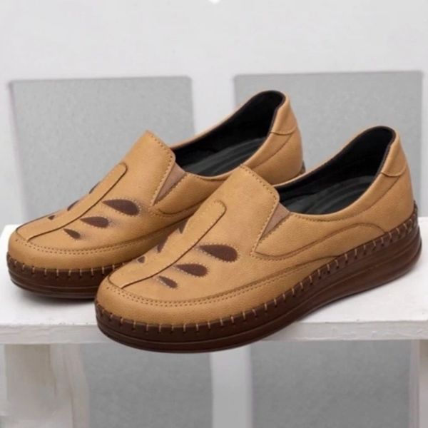 کفش زنانه مدل میترا کفی طبی و خارپاشنه رنگ کرم