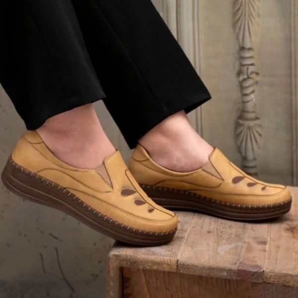 کفش زنانه مدل میترا کفی طبی و خارپاشنه رنگ کرم