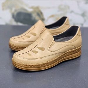 خرید اینترنتی کفش زنانه مدل میترا کفی طبی و خارپاشنه رنگ کرم