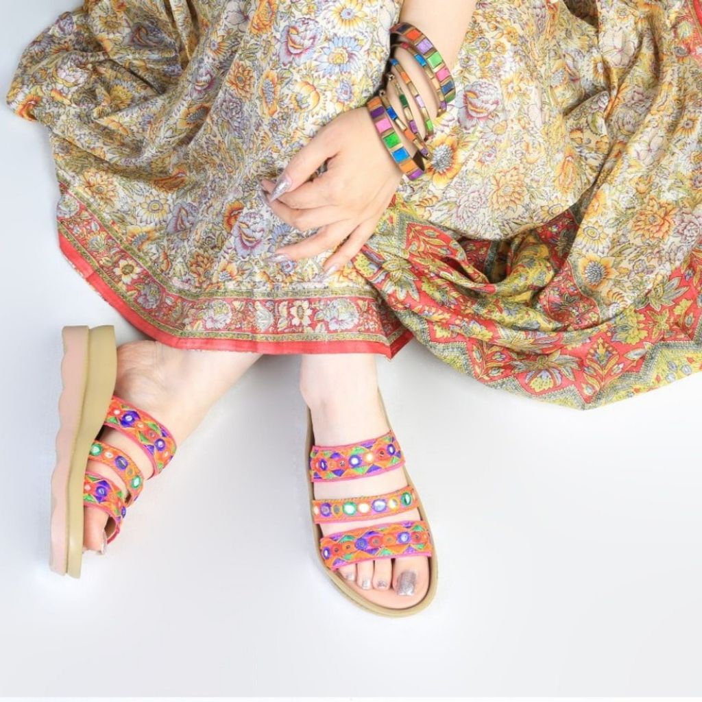 خرید آنلاین اسلیپر زنانه طرح بلوچی