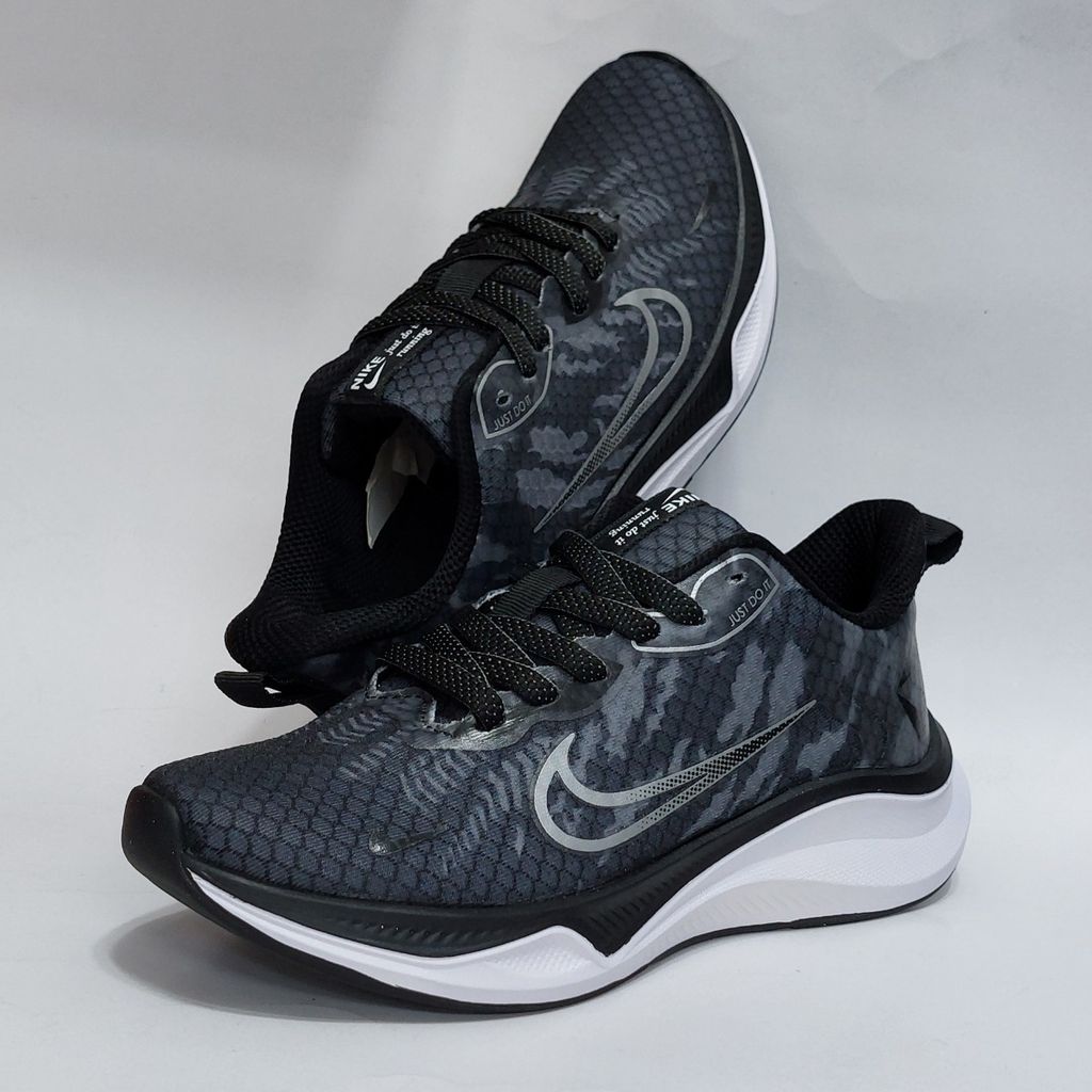 مشخصات کتونی نایک زوم ابلق Nike Zoom pied
