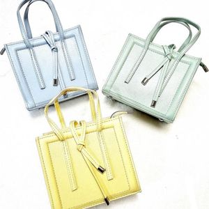 مشخصات کیف جعبه ای آویز دار وارداتی