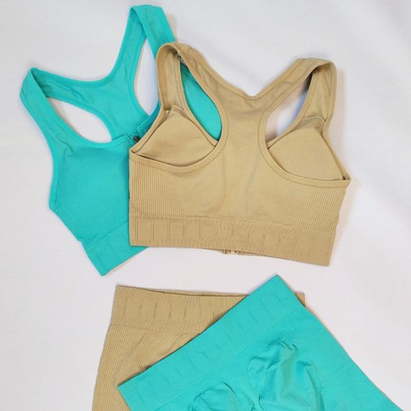 ست نیمتنه و شورتک ورزشی زنانه