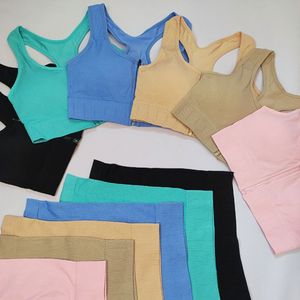 مشخصات ست نیمتنه و شورتک ورزشی زنانه