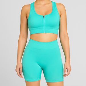 ست نیمتنه و شورتک ورزشی زنانه