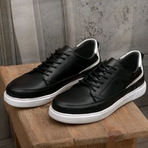 خرید انلاین کفش اسپرت مردانه مدل میلاد رنگ مشکی سفید