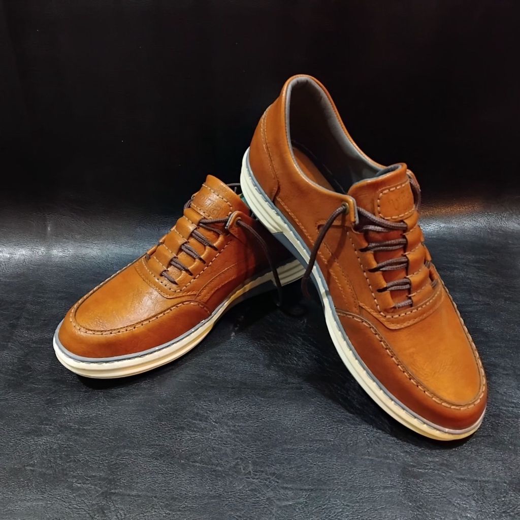 مشخصات کفش راحتی زیره پیو دست دوز