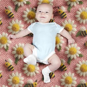خرید اینترنتی پارچه مخمل کوسن مبل پارچه باما طرح سه بعدی گل  بابونه کد 5014073