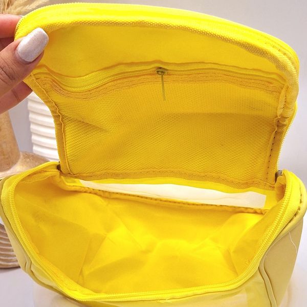 کیف آرایشی واشبگ بیضی رنگ زرد سایز بزرگ WASHBAG