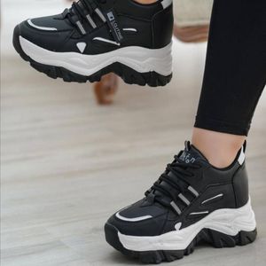 مشخصات کفش اسپرت مدل مگا