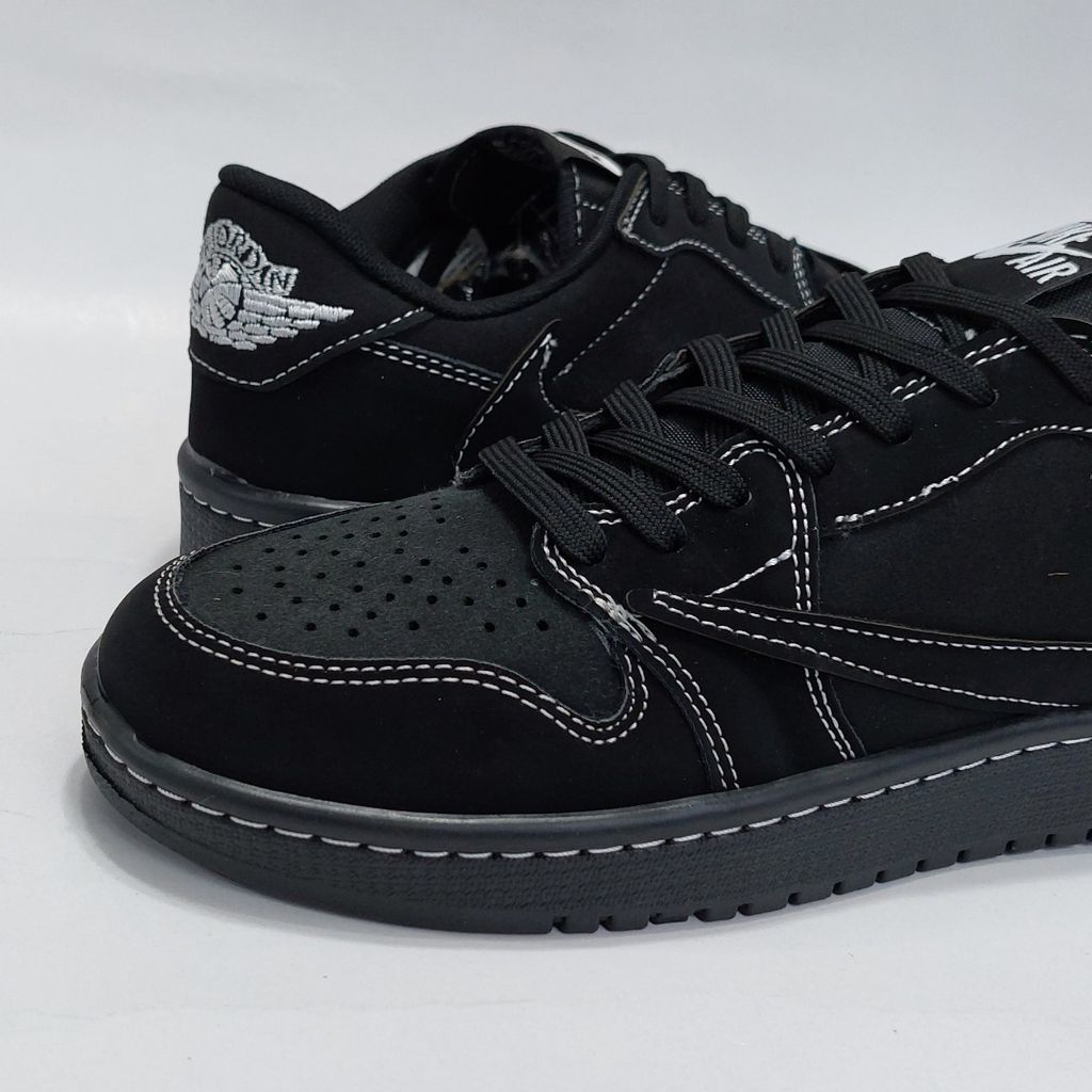 مشخصات کتونی نایک ترویس بلک فانتوم Nike Travis Phantom