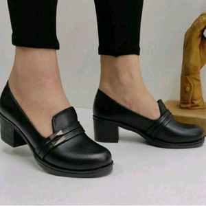 کفش زنانه مجلسی مدل هرمی رنگ مشکی