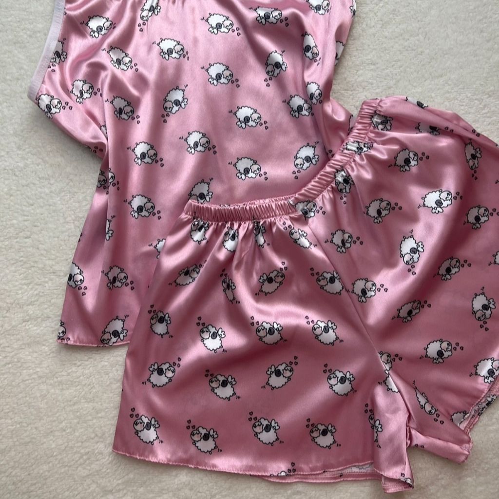 خرید اینترنتی تاپ و شلوارک ساتن طرحدار