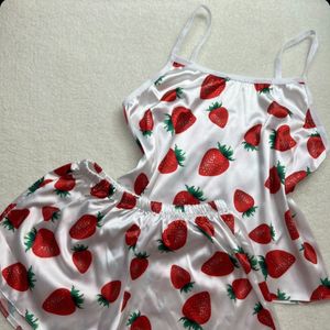 قیمت ارزان تاپ و شلوارک توت فرنگی