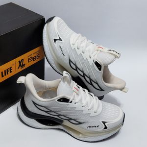 قیمت کتونی اسپرت اپل کیفیت بالا با زیره تونلی و طراحی زیبا apple