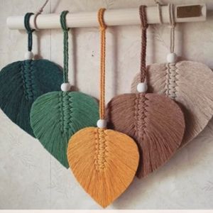 مشخصات دیوار کوب برگ مکرومه بافی مدل رنگی