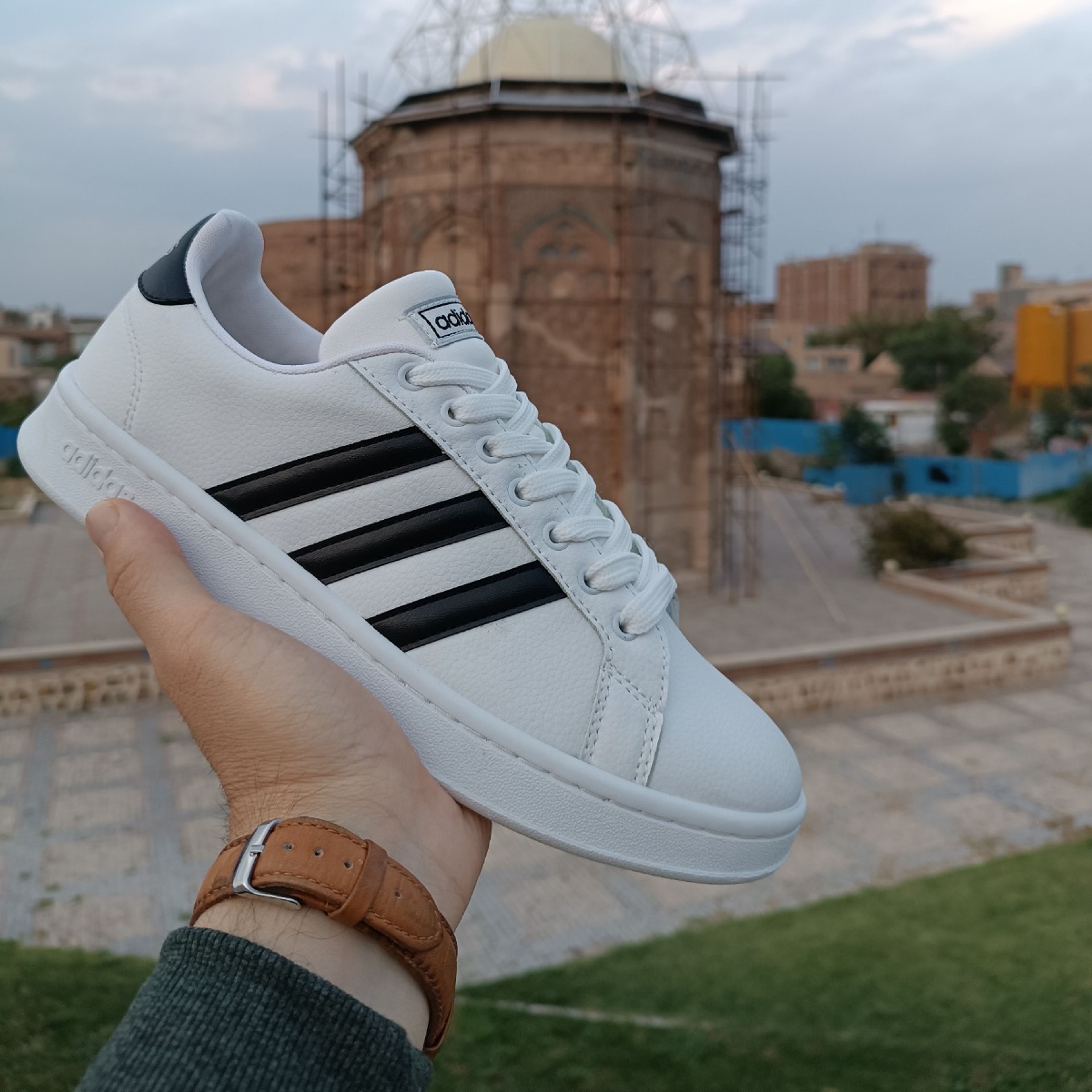 خرید اینترنتی کتونی مردانه آدیداس گرندکورت سفید کیفیت بالا