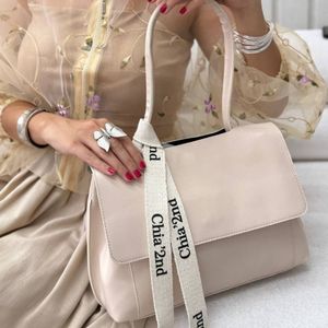 خرید اینترنتی کیف زیگن هانا